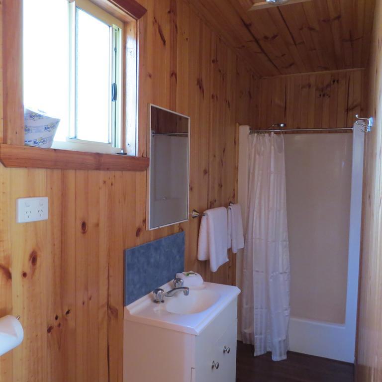 Captain Cook Holiday Park Adventure Bay Room photo
