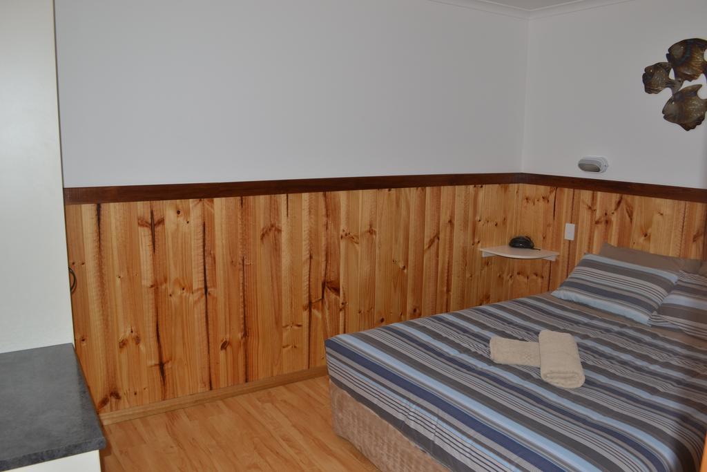 Captain Cook Holiday Park Adventure Bay Room photo